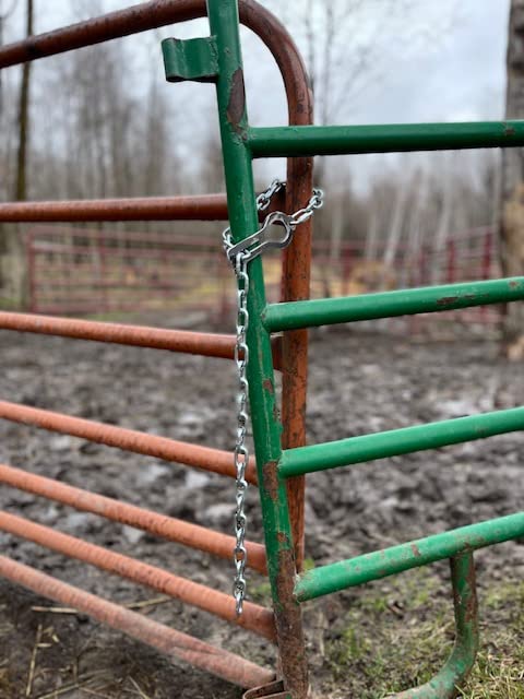 Universal Quick-Link Chain for Farm Backyard Fencing